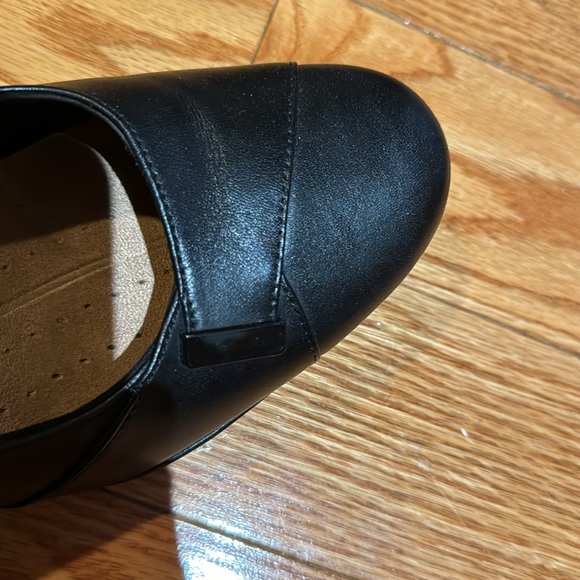 Lovely barely worn Clark’s Rosalyn unstructured pump. Black. Size 10 - Picture 3 of 3